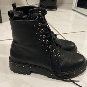 Combat boots